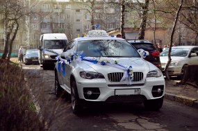 BMW x6 свадьба и синие украшения