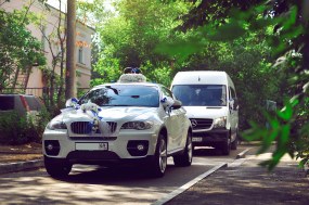 BMW x6 и Форд Транзит