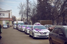 Тойота Камри и  Мерседес Спринтер на 20 мест